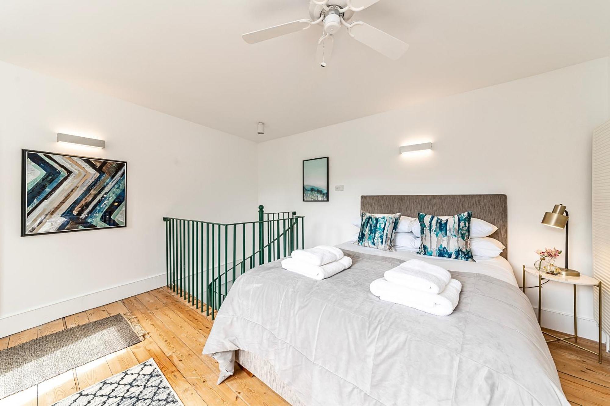 The Secret Kensington Garden Mews-2 Bedroom Full House-2 Train Lines- Spacious-Kings Road- Harrods -Chelsea Stadium-Private Small Patio Лондон Екстер'єр фото