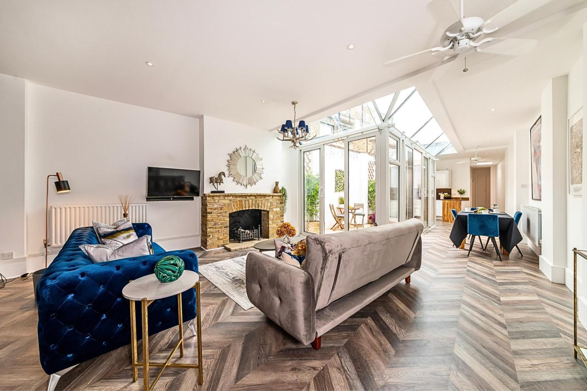 The Secret Kensington Garden Mews-2 Bedroom Full House-2 Train Lines- Spacious-Kings Road- Harrods -Chelsea Stadium-Private Small Patio Лондон Екстер'єр фото