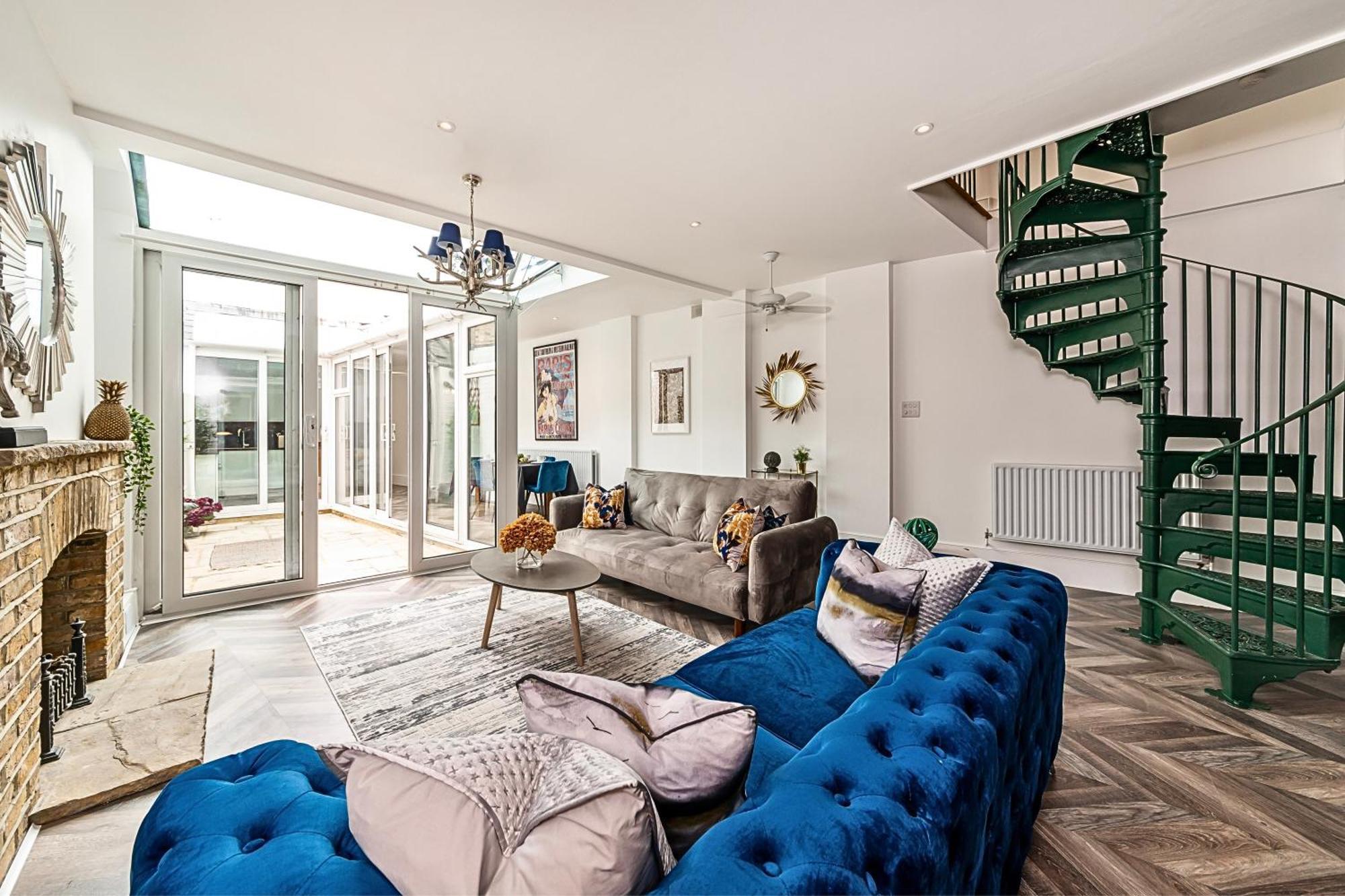 The Secret Kensington Garden Mews-2 Bedroom Full House-2 Train Lines- Spacious-Kings Road- Harrods -Chelsea Stadium-Private Small Patio Лондон Екстер'єр фото