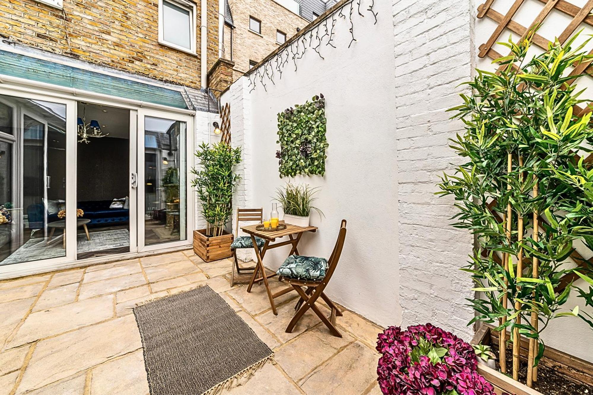 The Secret Kensington Garden Mews-2 Bedroom Full House-2 Train Lines- Spacious-Kings Road- Harrods -Chelsea Stadium-Private Small Patio Лондон Екстер'єр фото