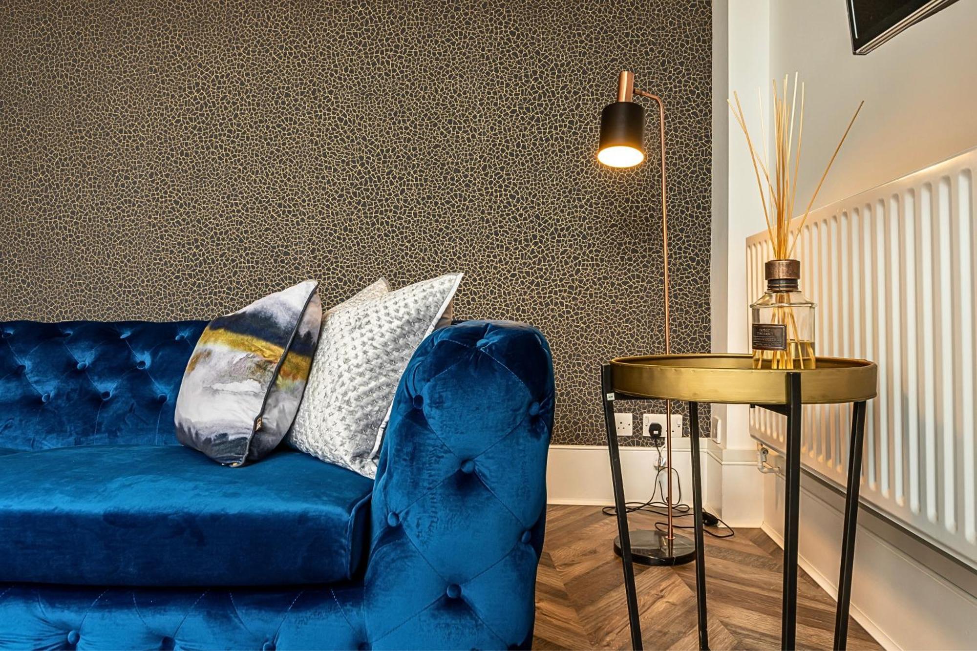 The Secret Kensington Garden Mews-2 Bedroom Full House-2 Train Lines- Spacious-Kings Road- Harrods -Chelsea Stadium-Private Small Patio Лондон Екстер'єр фото