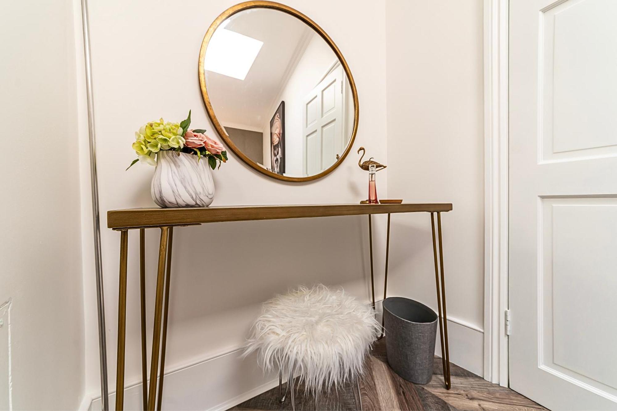 The Secret Kensington Garden Mews-2 Bedroom Full House-2 Train Lines- Spacious-Kings Road- Harrods -Chelsea Stadium-Private Small Patio Лондон Екстер'єр фото
