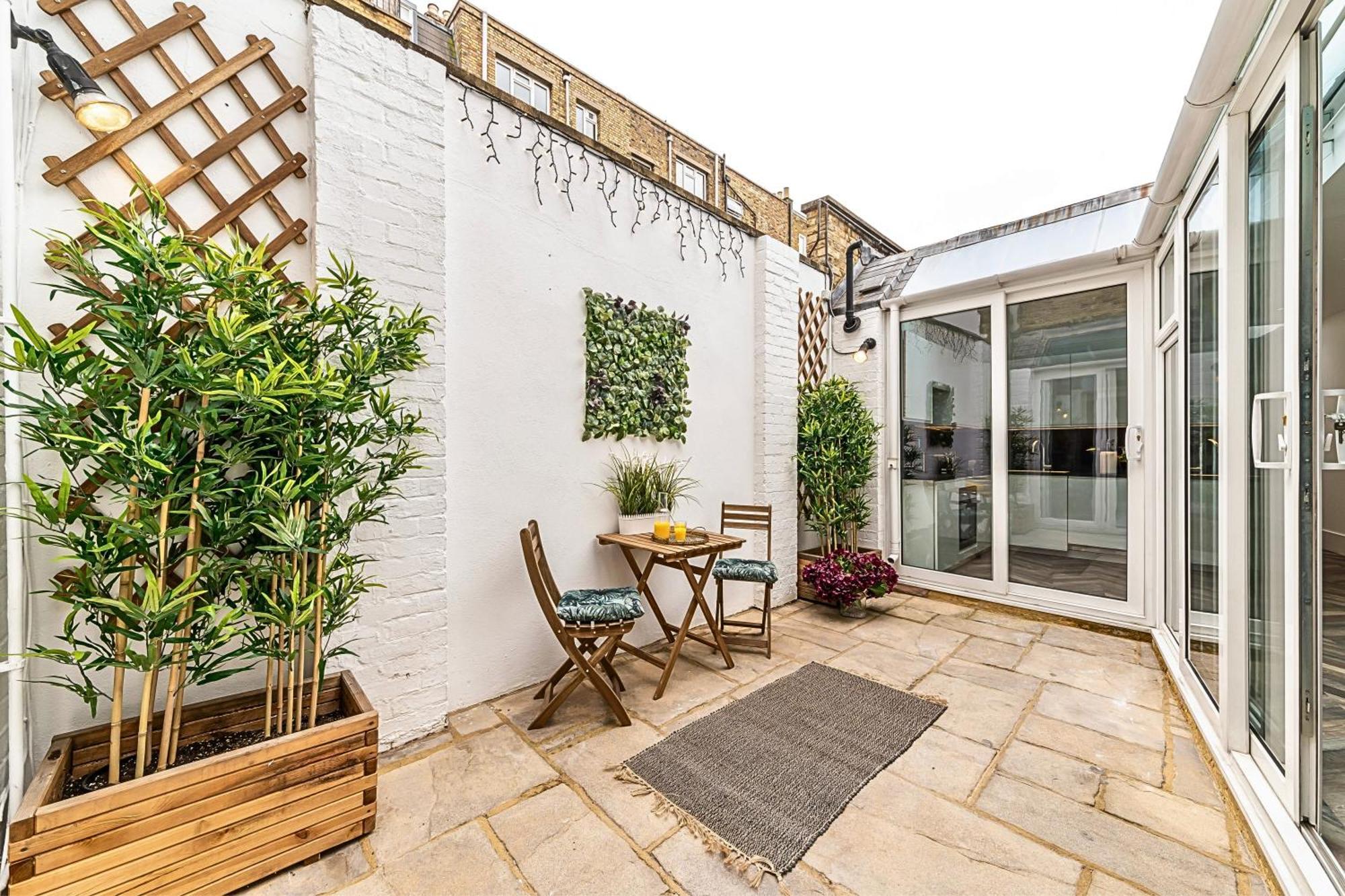 The Secret Kensington Garden Mews-2 Bedroom Full House-2 Train Lines- Spacious-Kings Road- Harrods -Chelsea Stadium-Private Small Patio Лондон Екстер'єр фото