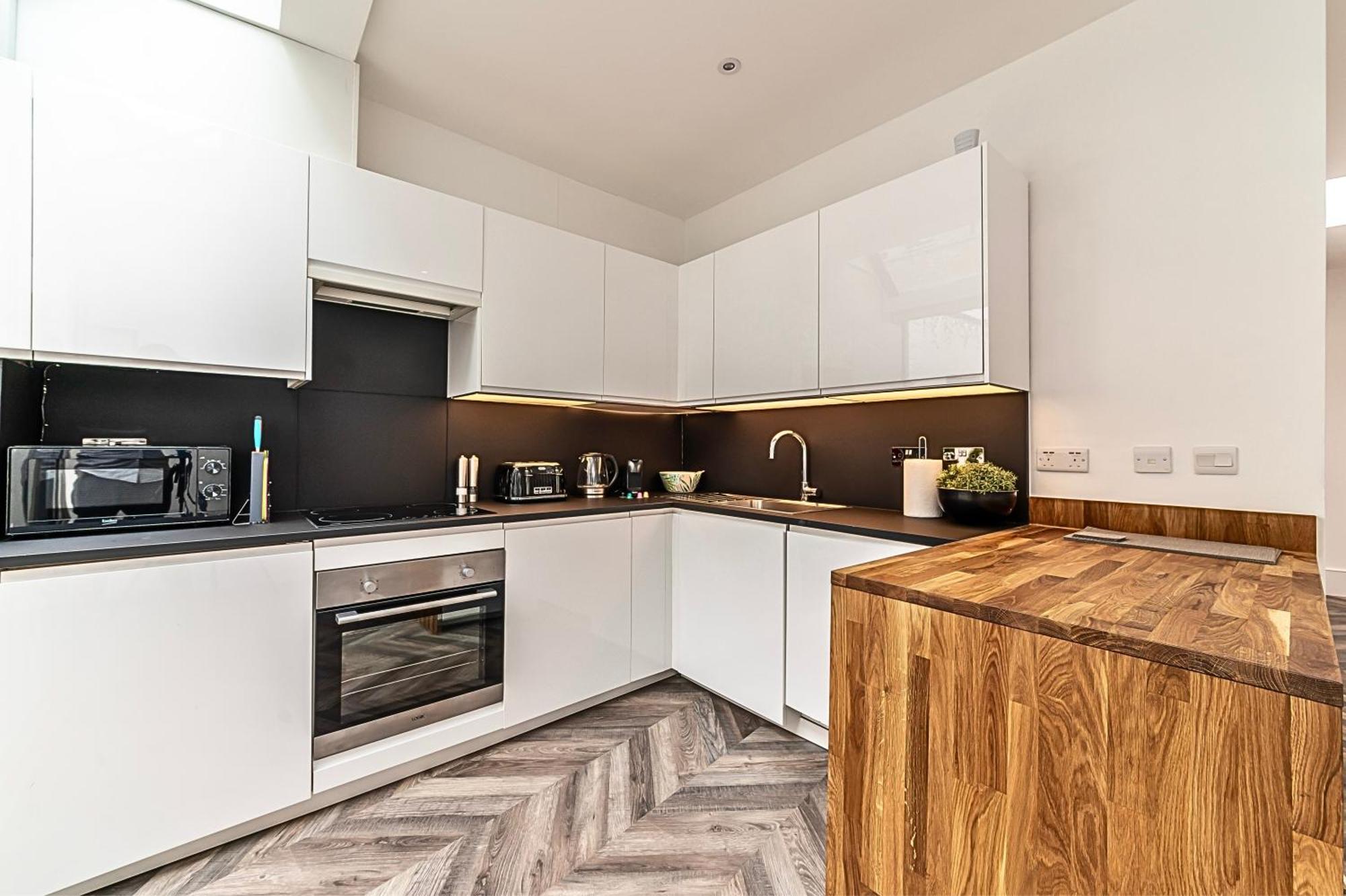 The Secret Kensington Garden Mews-2 Bedroom Full House-2 Train Lines- Spacious-Kings Road- Harrods -Chelsea Stadium-Private Small Patio Лондон Екстер'єр фото