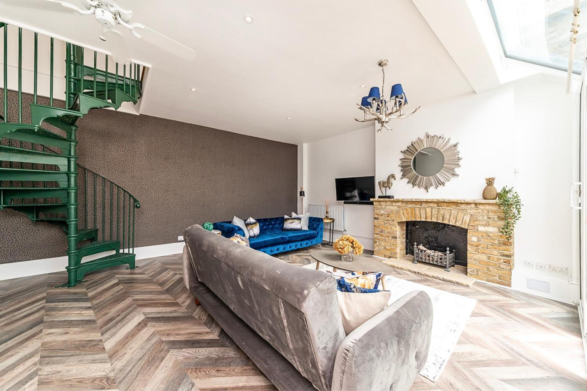 The Secret Kensington Garden Mews-2 Bedroom Full House-2 Train Lines- Spacious-Kings Road- Harrods -Chelsea Stadium-Private Small Patio Лондон Екстер'єр фото