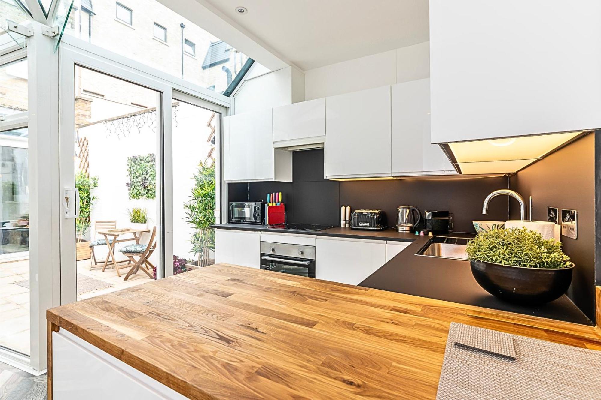The Secret Kensington Garden Mews-2 Bedroom Full House-2 Train Lines- Spacious-Kings Road- Harrods -Chelsea Stadium-Private Small Patio Лондон Екстер'єр фото