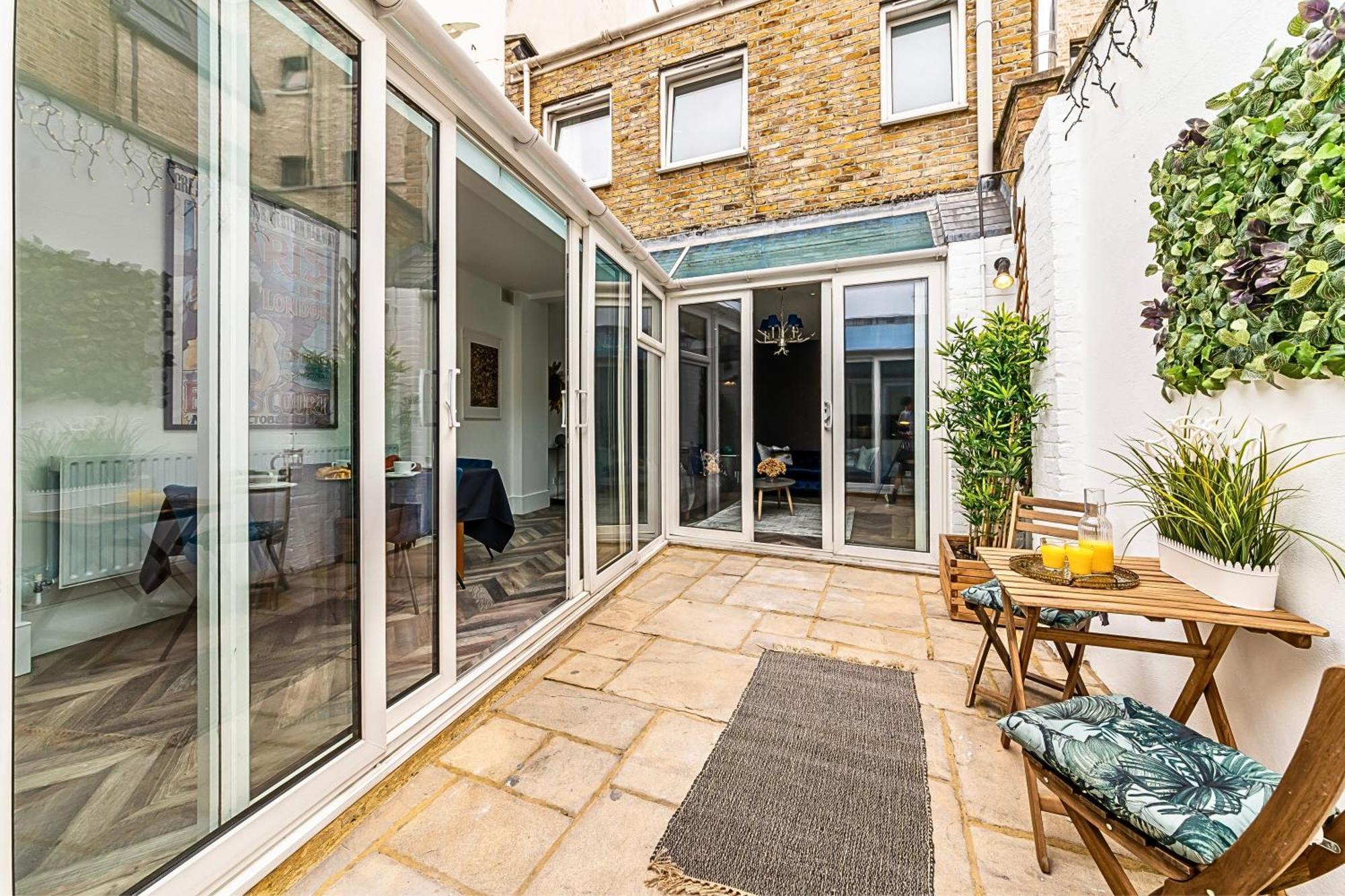 The Secret Kensington Garden Mews-2 Bedroom Full House-2 Train Lines- Spacious-Kings Road- Harrods -Chelsea Stadium-Private Small Patio Лондон Екстер'єр фото